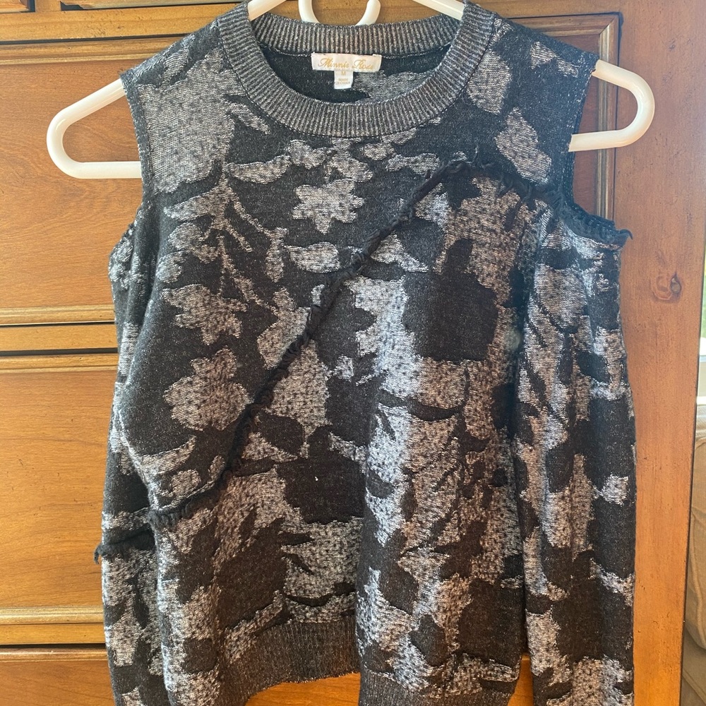 Minnie rose sweater